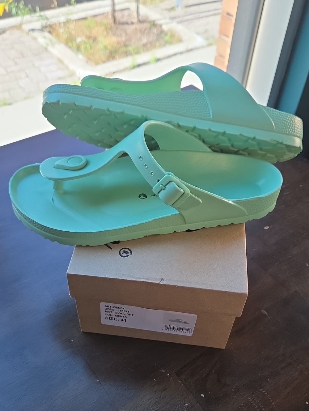 Plakton Size 10 Women's Mint Green Cushioned Toe-Post Sandals NEW In Box